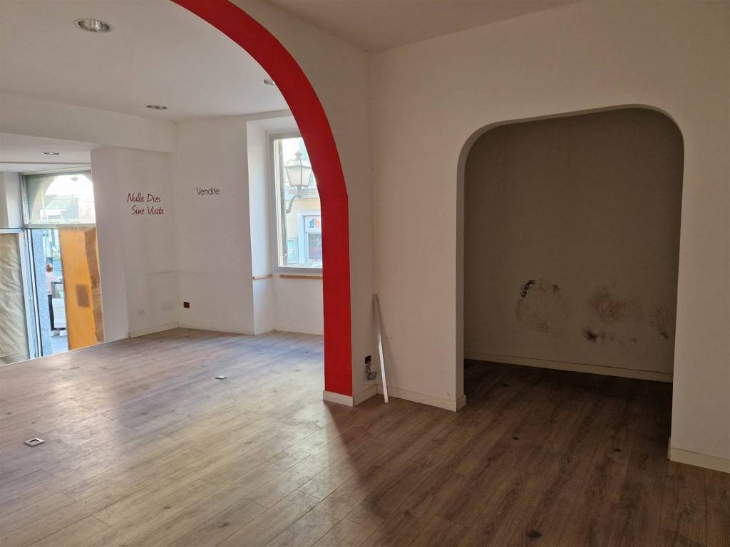 negozio in vendita ad Alassio