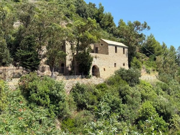 casa indipendente in vendita ad Alassio in zona Solva