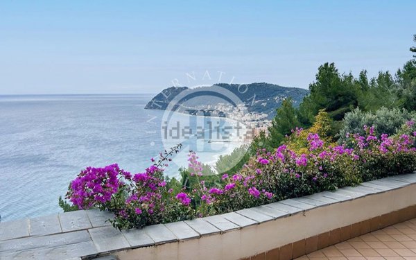 casa indipendente in vendita ad Alassio