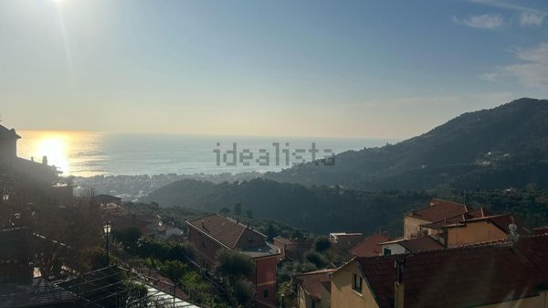 appartamento in vendita ad Alassio in zona Moglio