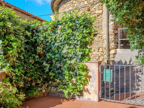 appartamento in vendita ad Alassio in zona Moglio