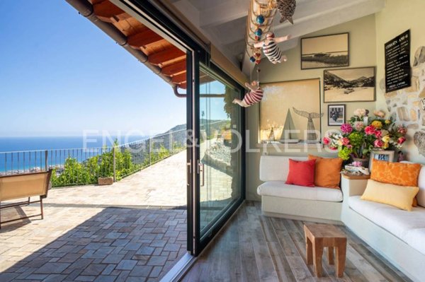 casa indipendente in vendita ad Alassio in zona Moglio