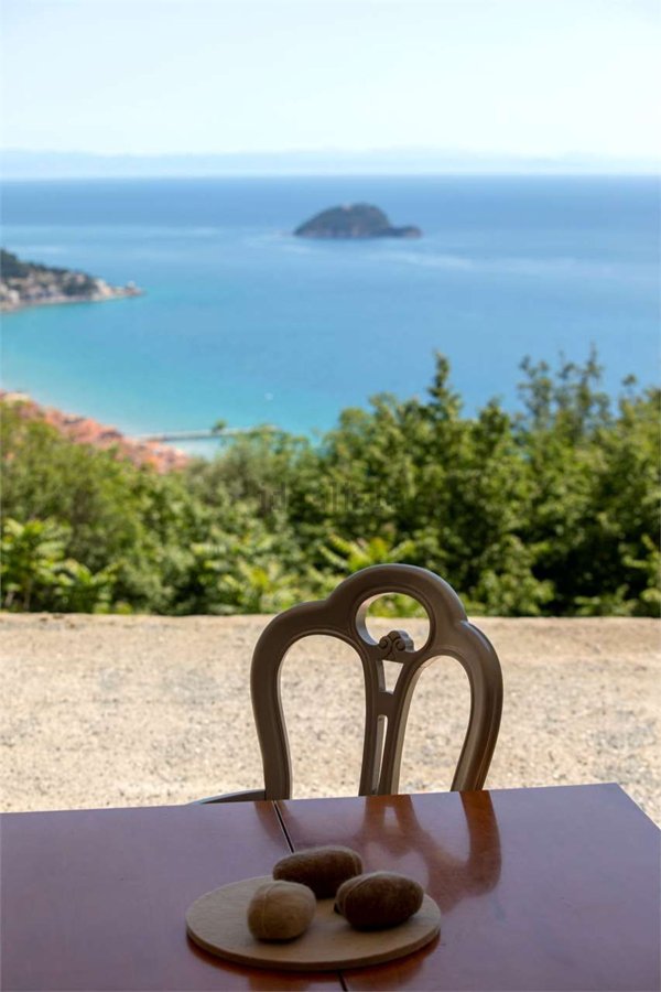 intera palazzina in vendita ad Alassio