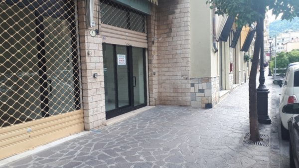 negozio in vendita ad Alassio