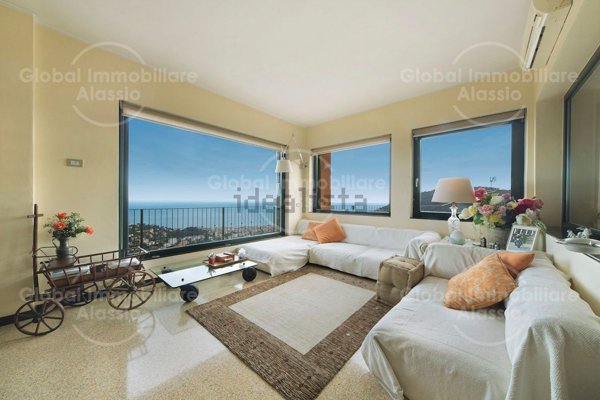 casa indipendente in vendita ad Alassio