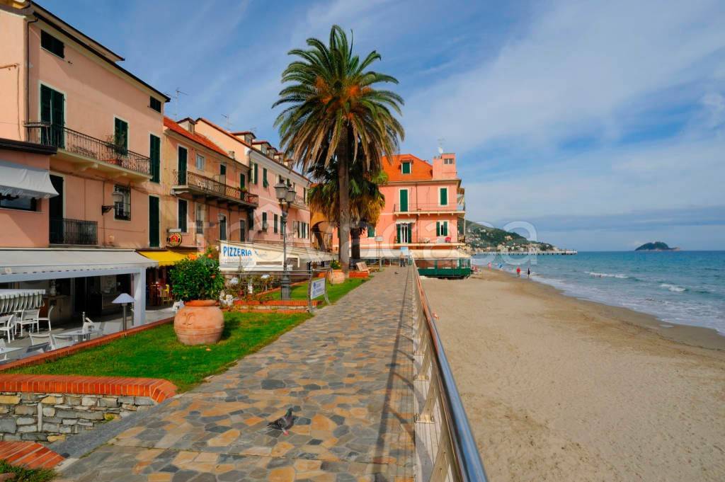 appartamento in vendita ad Alassio