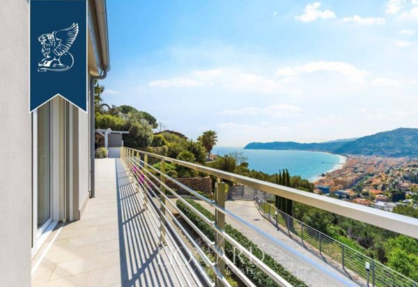 casa indipendente in vendita ad Alassio