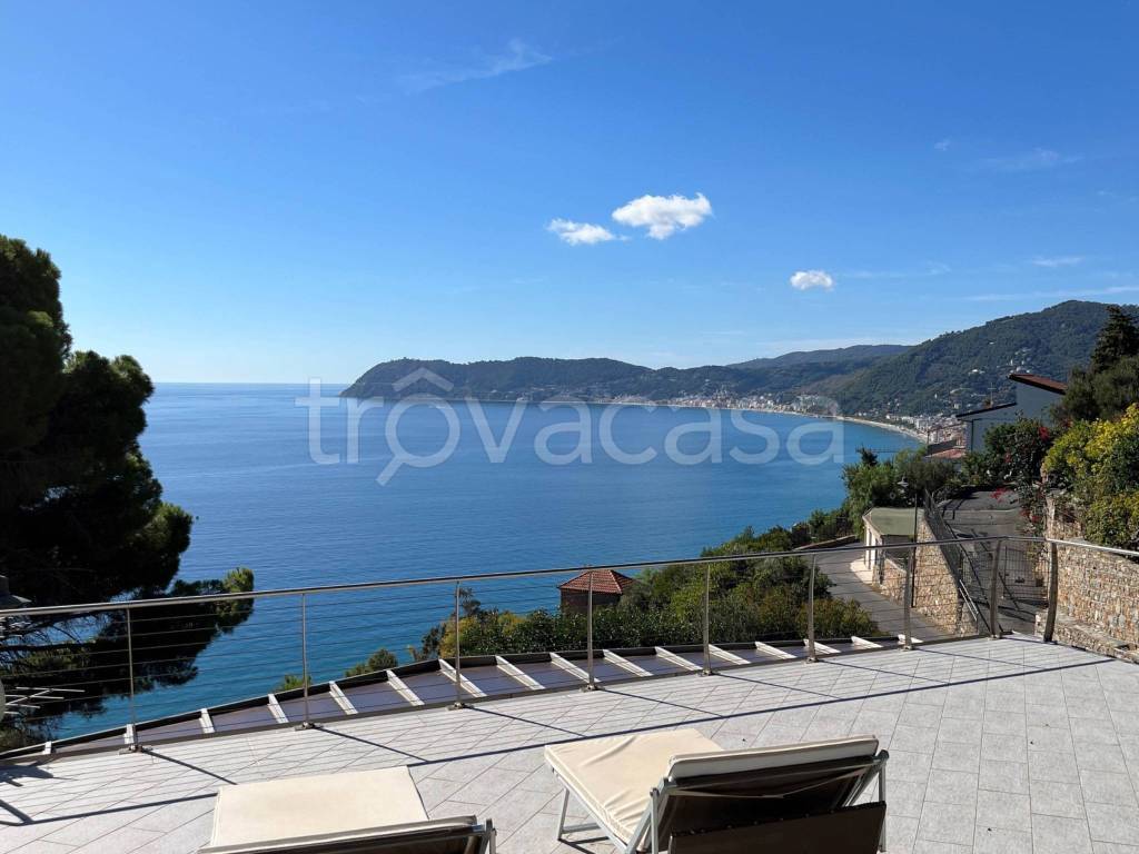 casa indipendente in vendita ad Alassio