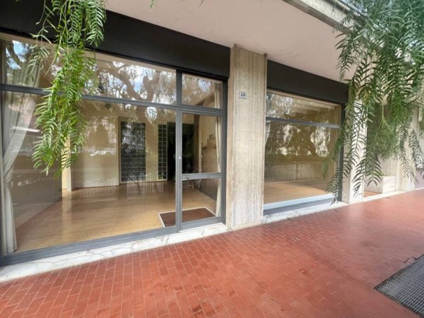 negozio in vendita ad Alassio