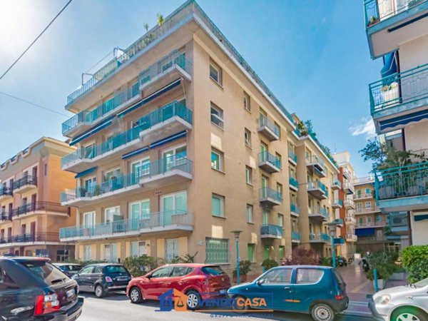 locale commerciale in vendita ad Alassio