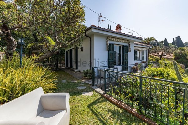 casa indipendente in vendita ad Alassio