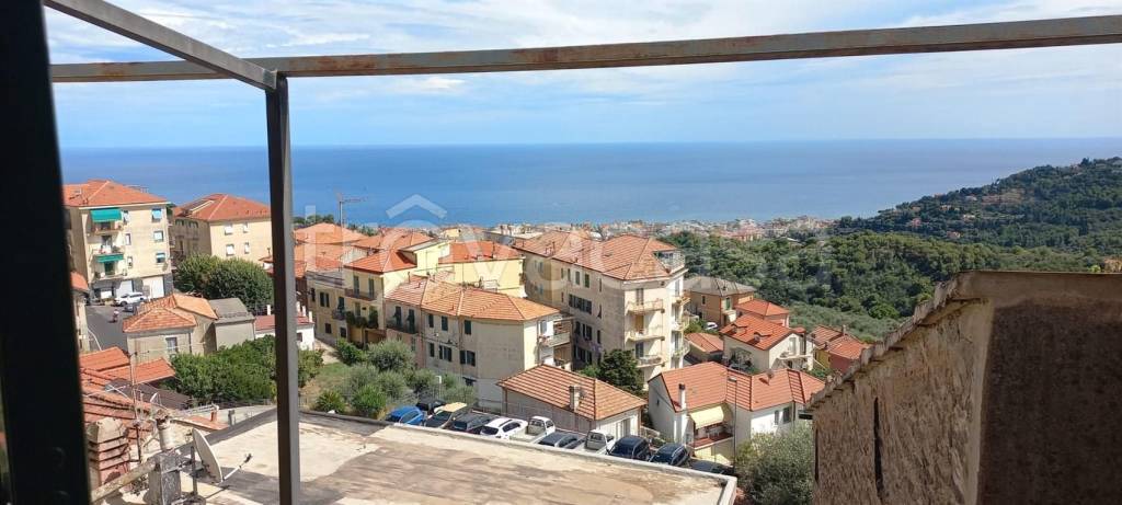 appartamento in vendita ad Alassio in zona Moglio