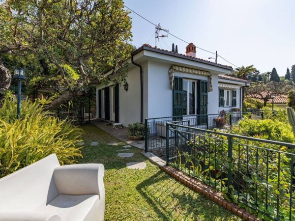 casa indipendente in vendita ad Alassio