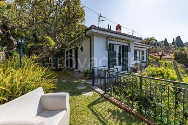 casa indipendente in vendita ad Alassio