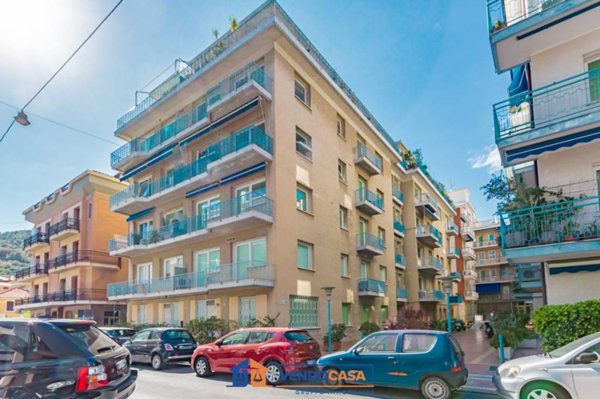 locale commerciale in vendita ad Alassio