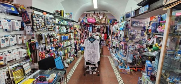 locale commerciale in vendita ad Alassio