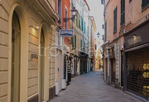 negozio in vendita ad Alassio