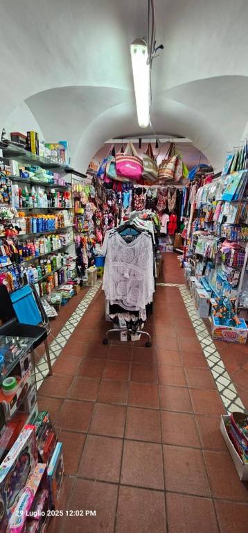 negozio in vendita ad Alassio