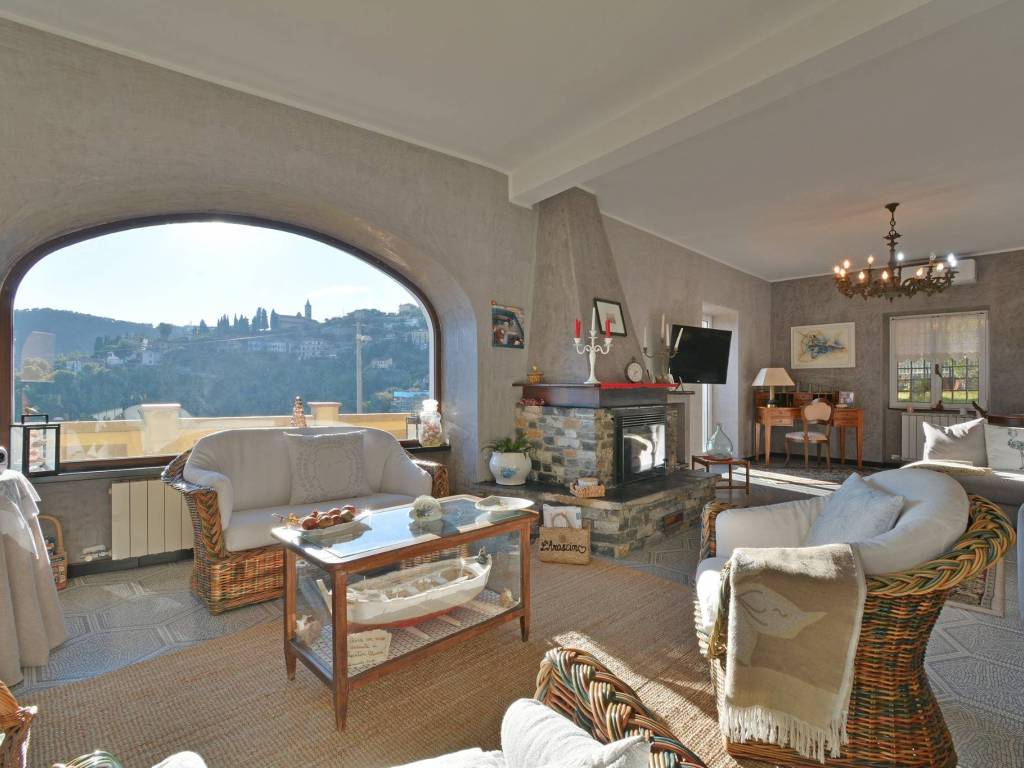 casa indipendente in vendita ad Alassio in zona Moglio