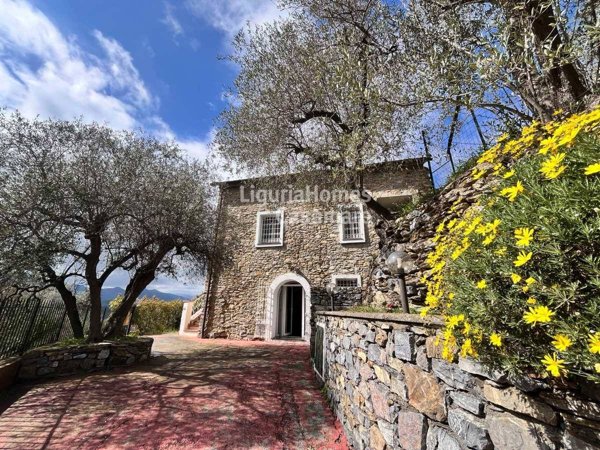 casa indipendente in vendita ad Alassio in zona Caso