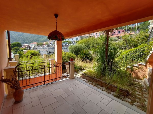 casa indipendente in vendita ad Alassio in zona Solva