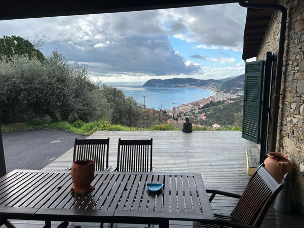 casa indipendente in vendita ad Alassio in zona Solva