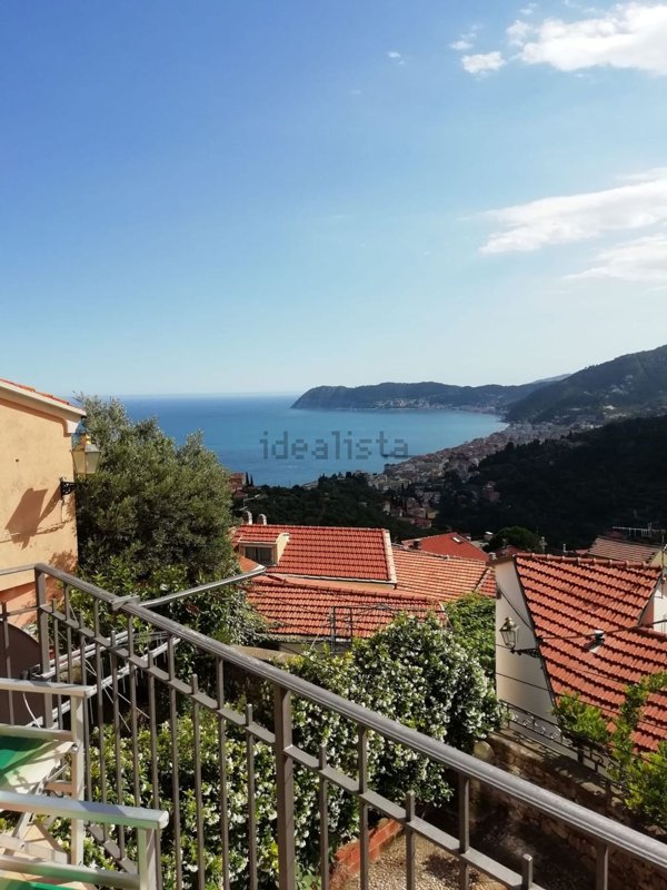 casa semindipendente in vendita ad Alassio