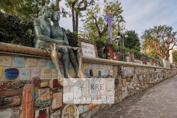 negozio in vendita ad Alassio