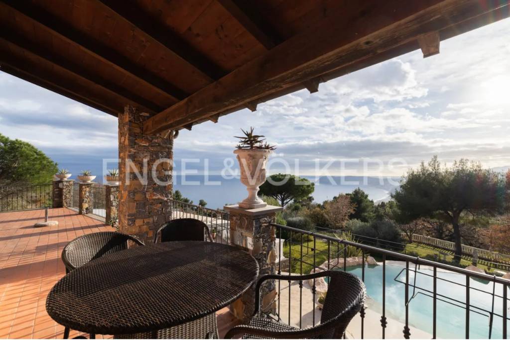 casa indipendente in vendita ad Alassio