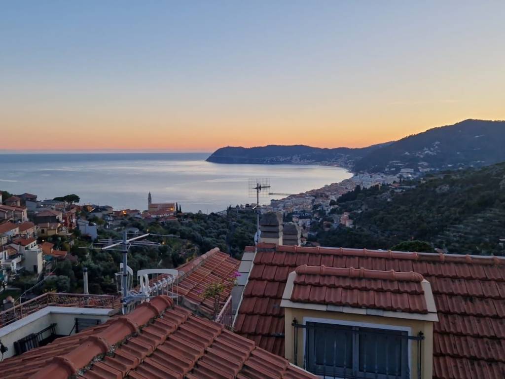 casa indipendente in vendita ad Alassio