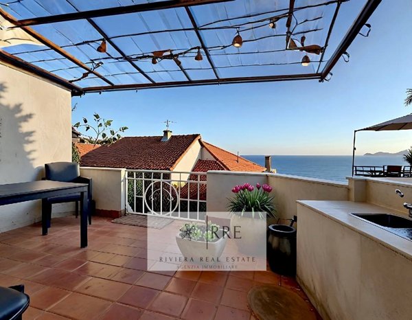 casa indipendente in vendita ad Alassio in zona Moglio