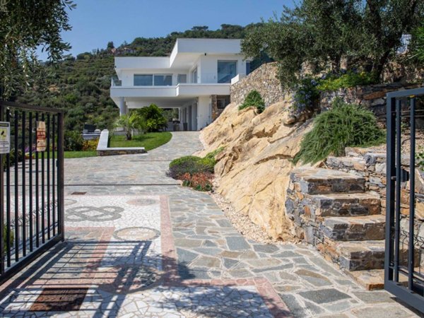 casa indipendente in vendita ad Alassio