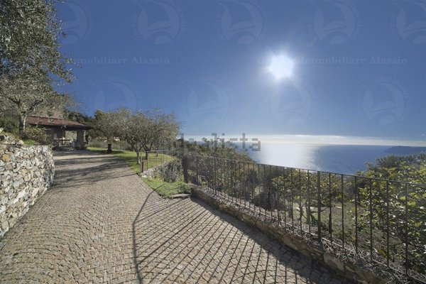 casa indipendente in vendita ad Alassio in zona Solva