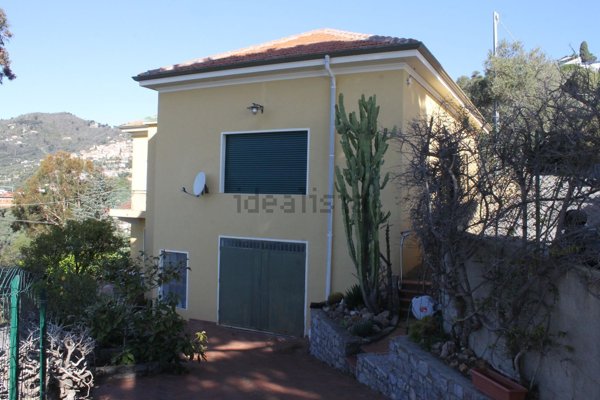 casa indipendente in vendita ad Alassio