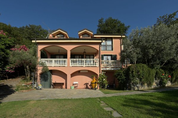 casa indipendente in vendita ad Alassio in zona Solva