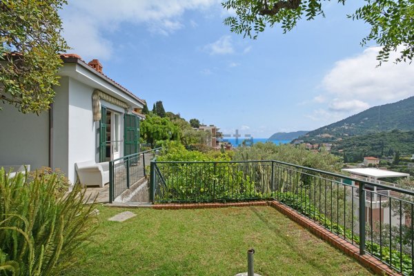 casa indipendente in vendita ad Alassio