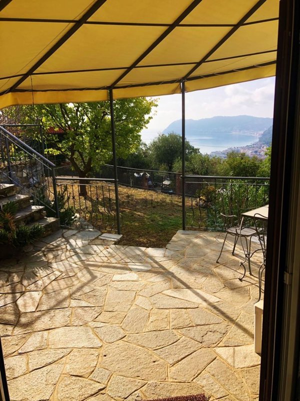 casa indipendente in vendita ad Alassio