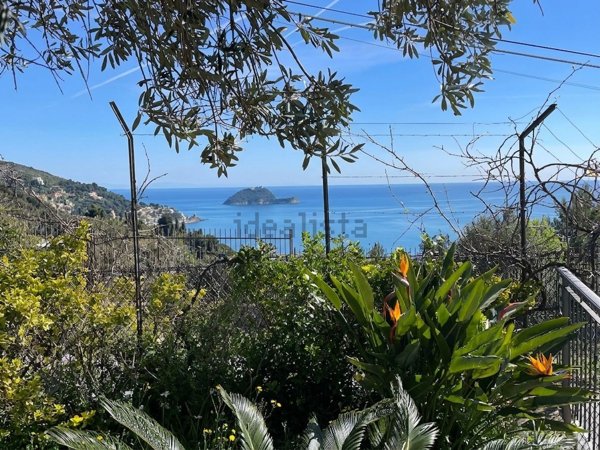 casa indipendente in vendita ad Alassio