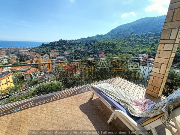 casa indipendente in vendita ad Alassio
