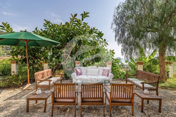 casa indipendente in vendita ad Alassio in zona Caso