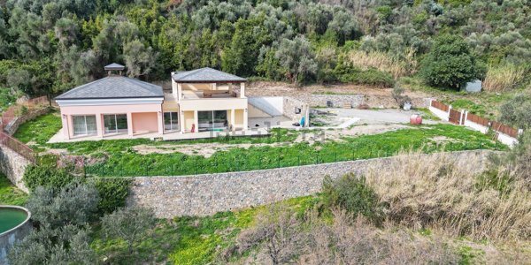 casa indipendente in vendita ad Alassio