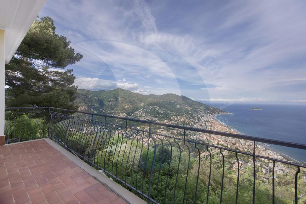 casa indipendente in vendita ad Alassio