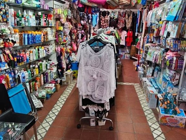 negozio in vendita ad Alassio