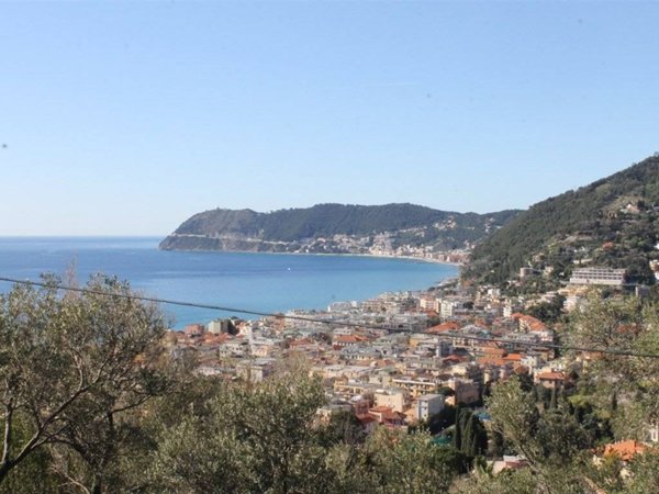 casa indipendente in vendita ad Alassio