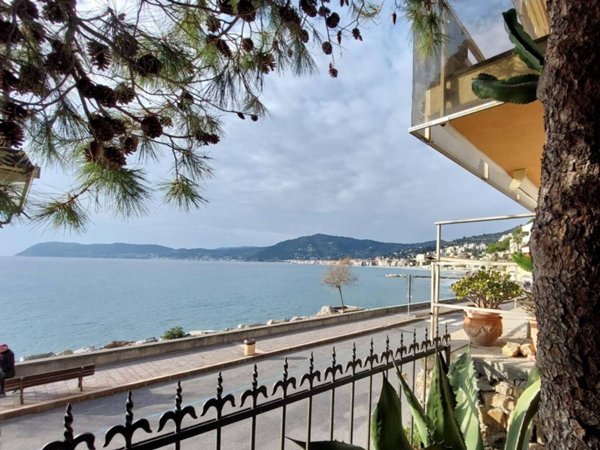 appartamento in vendita ad Alassio