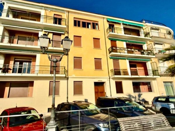 locale commerciale in vendita ad Alassio