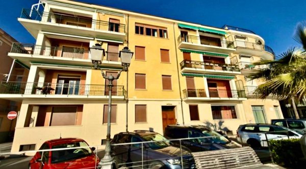 locale commerciale in vendita ad Alassio