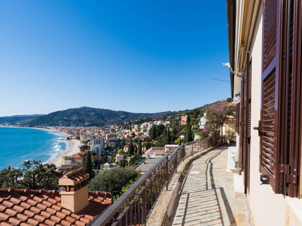 casa indipendente in vendita ad Alassio in zona Solva