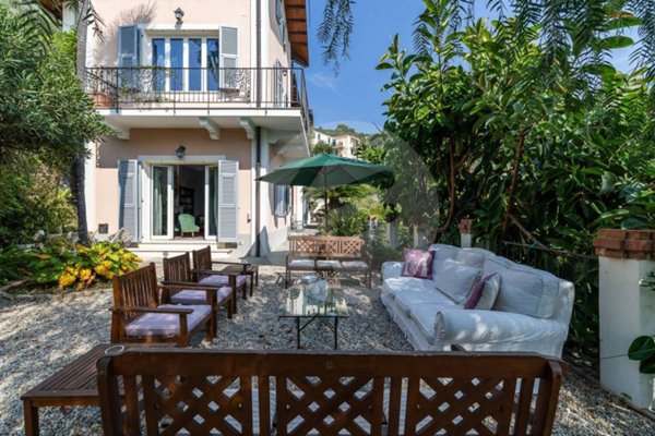 casa indipendente in vendita ad Alassio in zona Caso