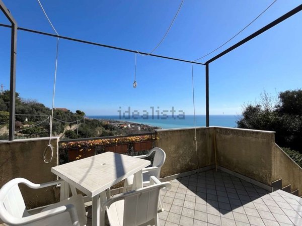 casa indipendente in vendita ad Alassio